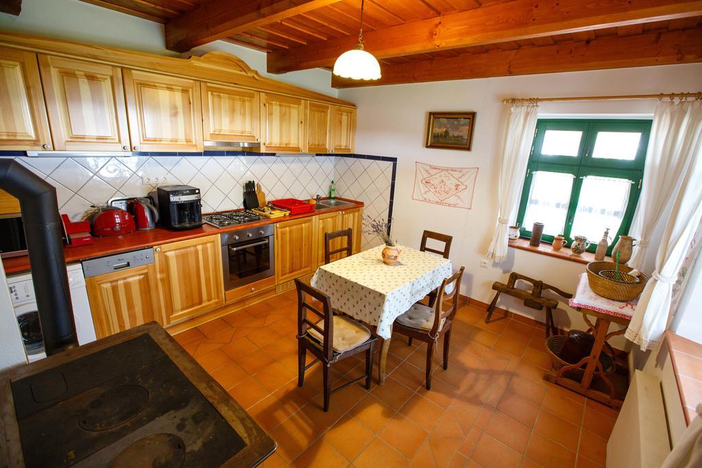Oereghegyi Apartman Vindornyalak الغرفة الصورة