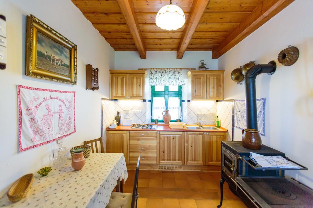 Oereghegyi Apartman Vindornyalak الغرفة الصورة
