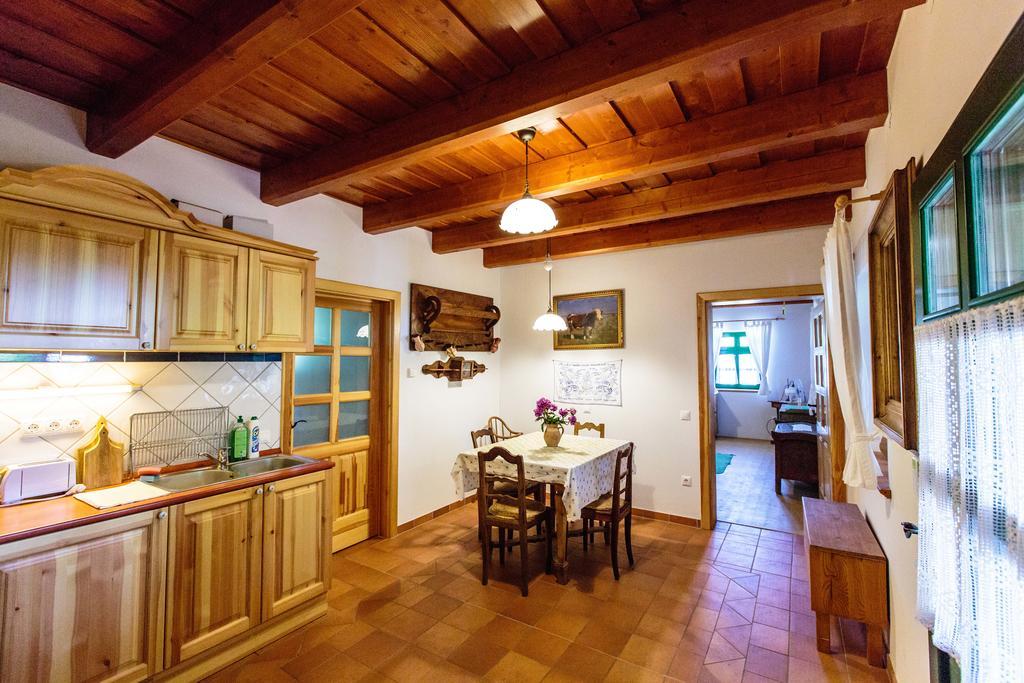 Oereghegyi Apartman Vindornyalak الغرفة الصورة